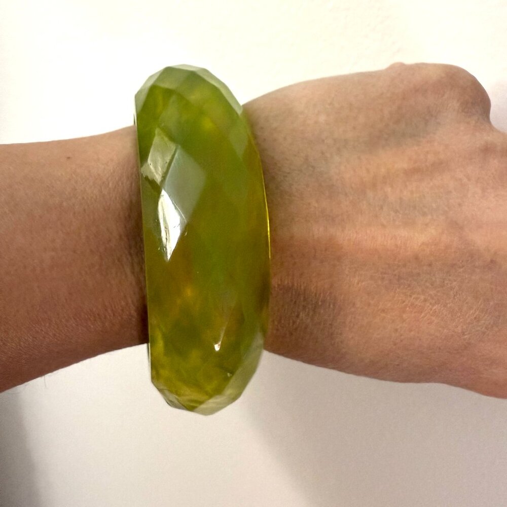 Bold Elegant Clear Lime Green Faceted Wide Heavy Thick Lucite Bangle Bracelet - Picture 4 of 10